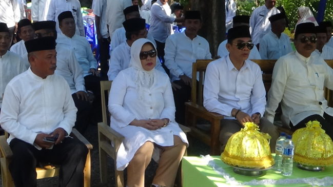 Ziarah Makam di Malunda