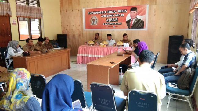 Reses Pemantauan UU No. 6 Tentang desa di kecamatan Polewali dgn peserta pendamping desa dan kepala desa sekecamatan binuang dan polewali.