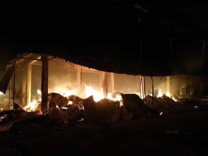  Pasar Tinambung Terbakar, Belasan Los Hangus