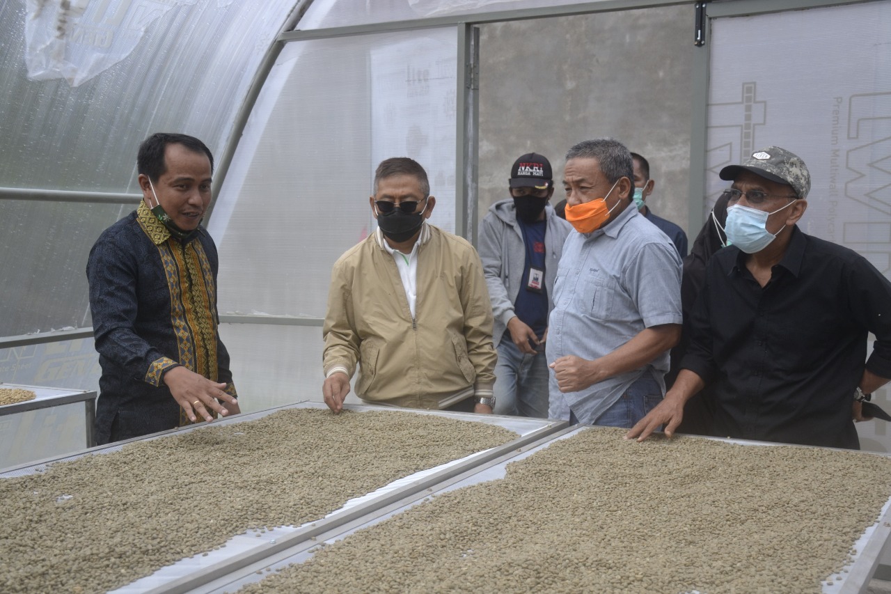 Berita Foto: Gubernur Sulbar Resmikan Gudang dan Alat Pengelolaan