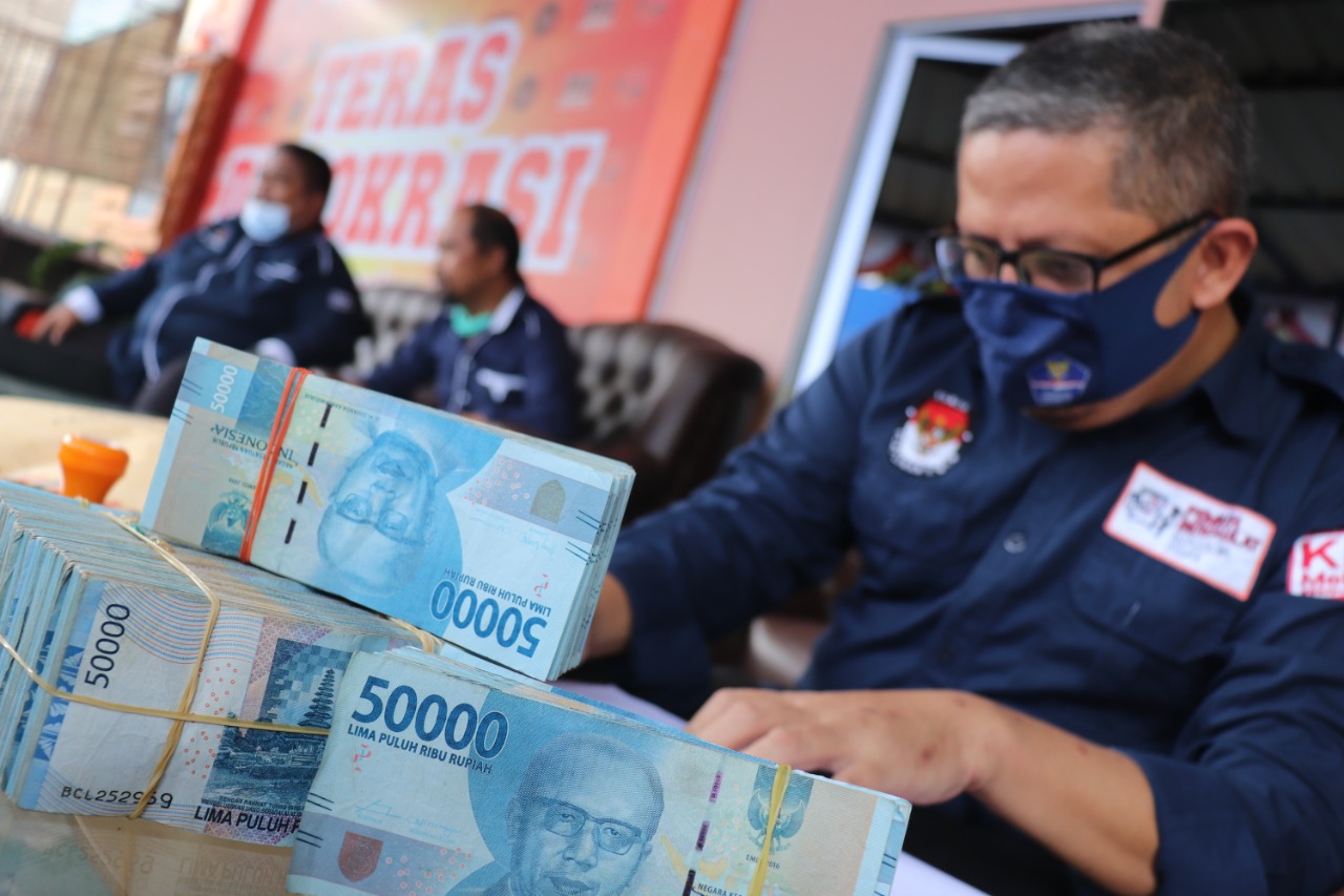 KPU Salurkan Bantuan Gempa ke KPU Majene dan Mamuju