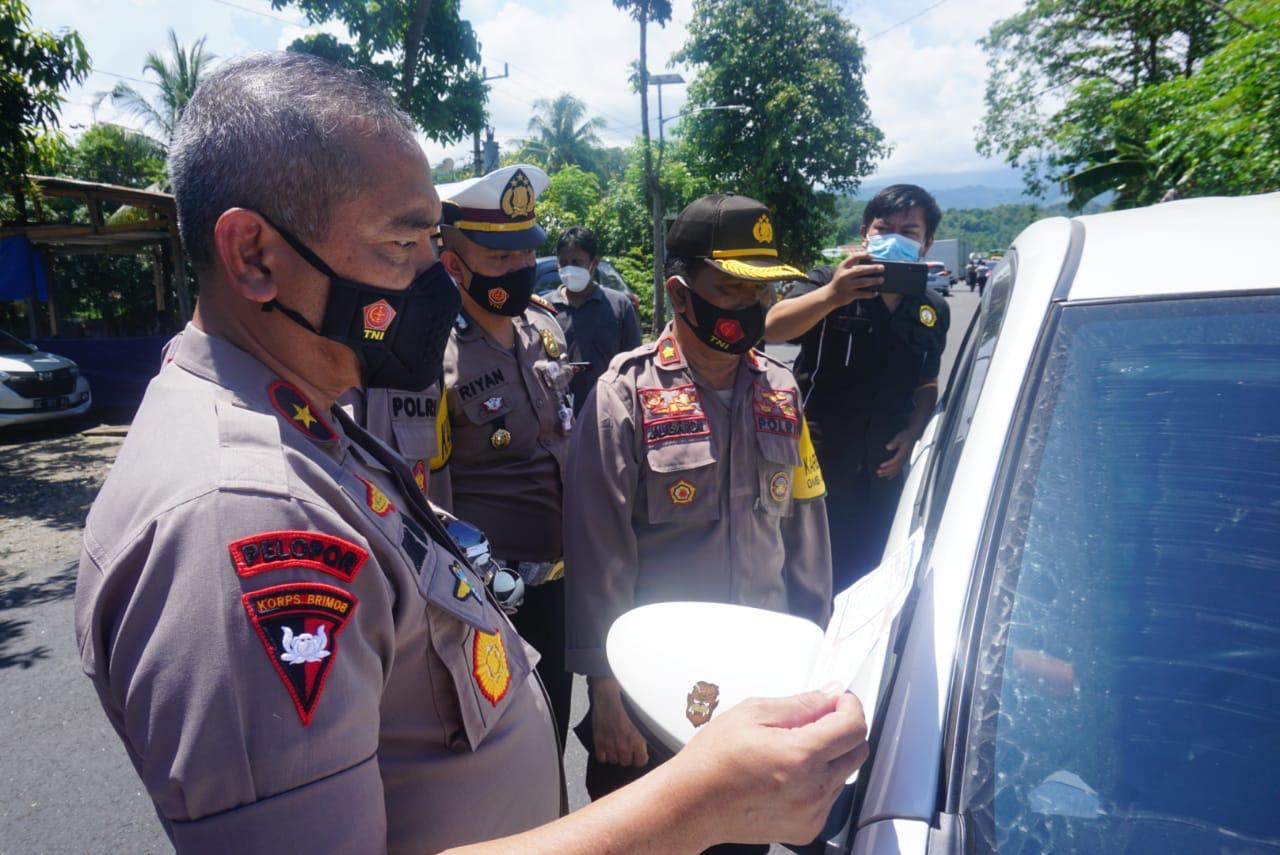 Surat-surat Diperiksa di Pos Penyekatan Perbatasan