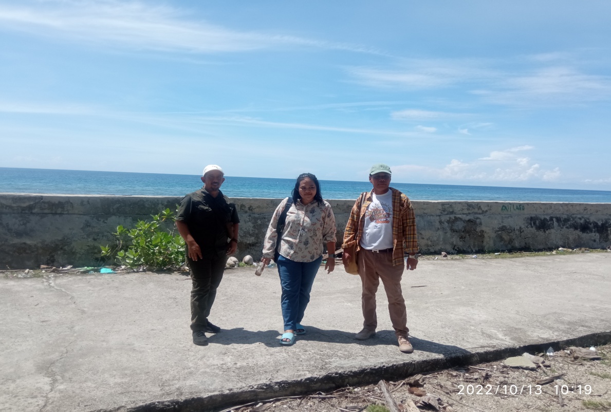 Tiga peneliti dari BRIN, Abdul Asis, Tini Suryanisih dan Bahtiar di eks Pelabuhan Galetto