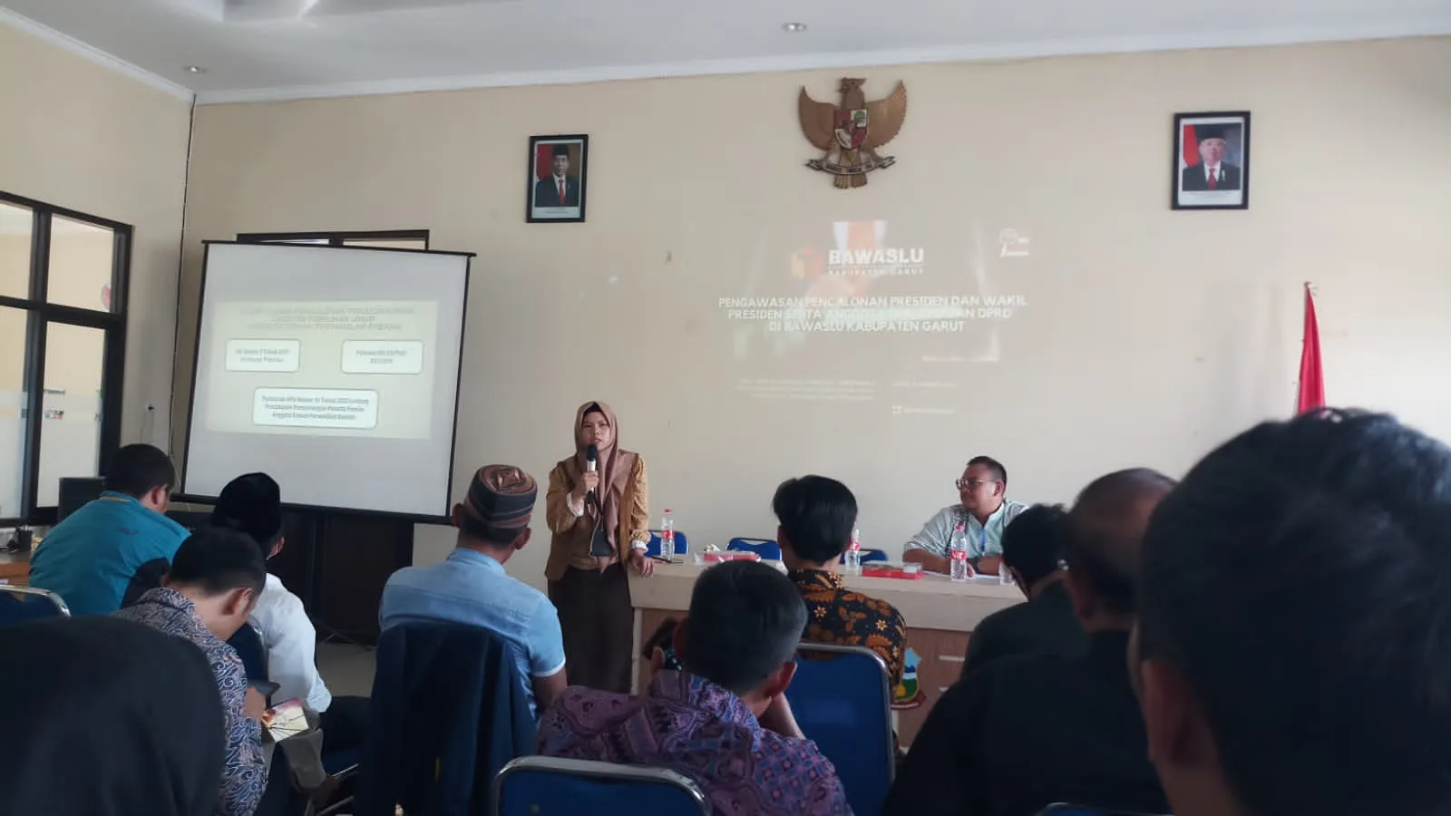 Nuni Nurbayani, Anggota KPU Garut divisi SDM, Sosialisasi, Pendidikan Pemilih dan Partisipasi Masyarakat dan Wakil Divisi Teknis dan Penyelenggaraan Pemilu.