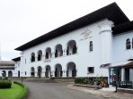 Kantor Pusat Pos Indonesia, Sumber: Wikipedia