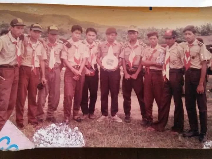 Adi Arwan Alimin dan di Samping Kanan Muhammad Syahid bersama tim dari Polewali Mamasa Beberapa tahun silam di Buper Belokka Sidenreng Rappang, saat Raimuda Daerah Sulsel. Kami saat itu merebut Juara 1 Asah Terampil Pramuka atau Cerdas Cermat tingkat Sulawesi Selatan. (Foto: FB Ad Arwan Alimin)